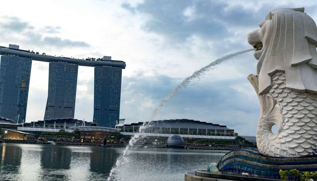 Malaysian buyers in Singapore
