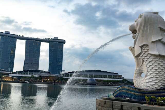 Malaysian buyers in Singapore