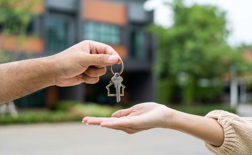 handing over keys of a rental unit
