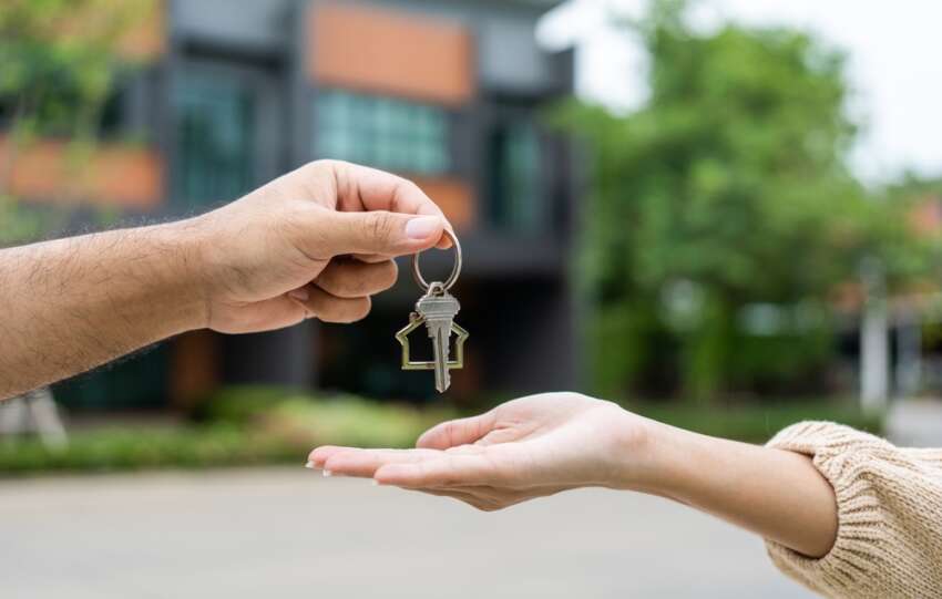 handing over keys of a rental unit